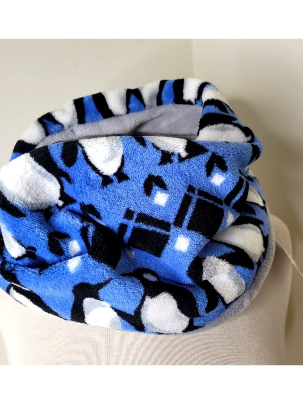 NWT Vera Bradley FLEECE INFINITY SCARF Blue Penguin Pattern soft cozy classic - Picture 2 of 6